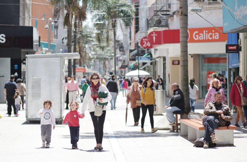  El partido de Argentina modifica la rutina comercial en Santa Fe y prepara una jornada con servicios especiales